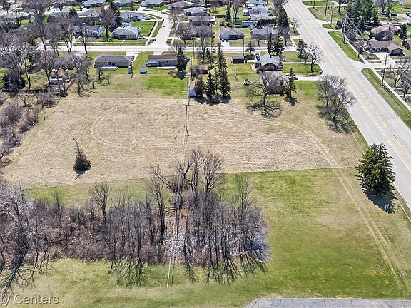 4th image of 36164 Garfield Rd
