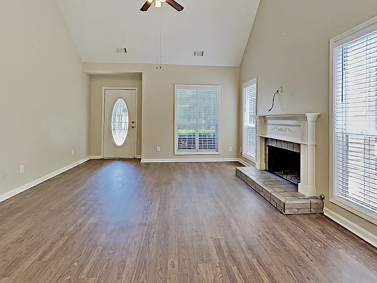 3916 Wakefield Dr — Photo 6