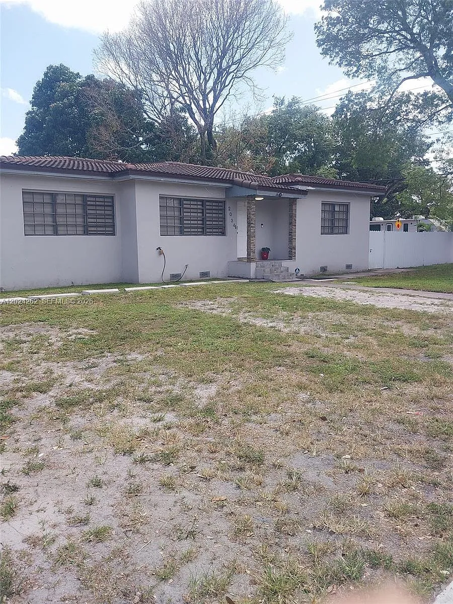 Photo 1 of 16 - 2034 NW 93rd St - Miami, FL Primary Photo - 2034 NW 93rd St