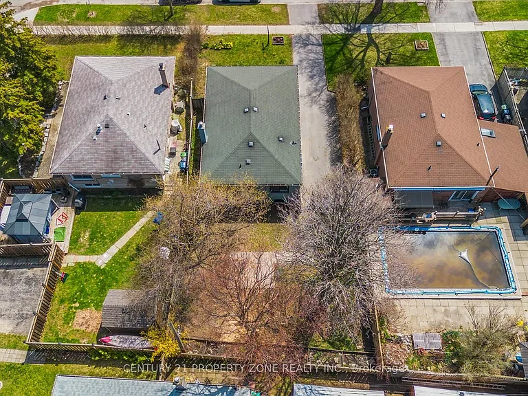203 Toynbee Trl — Photo 48