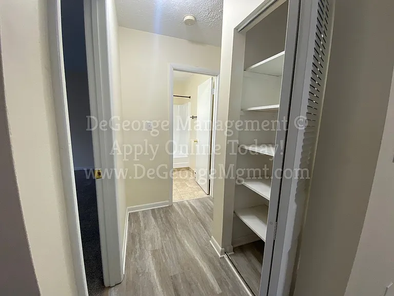 Parkway Apartments — Photo 9