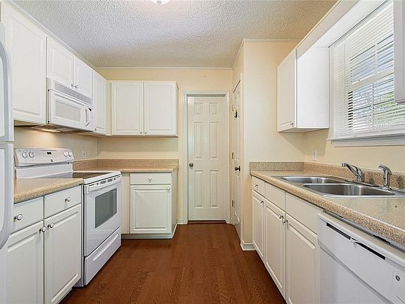 3rd image of 65029 Church St