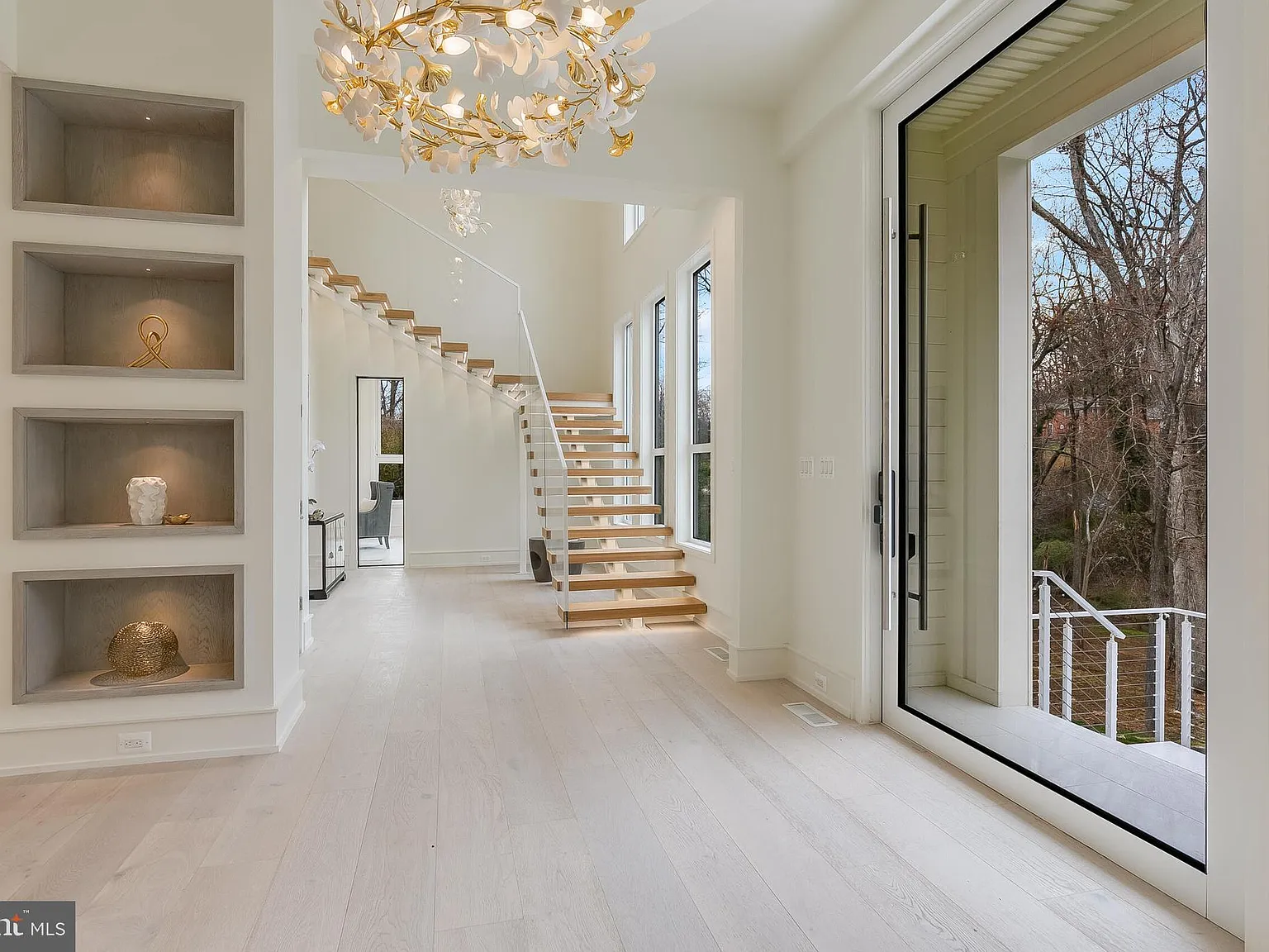 6 bed, 6.5 bath, 8700 sqft, $27,000 — Photo 4