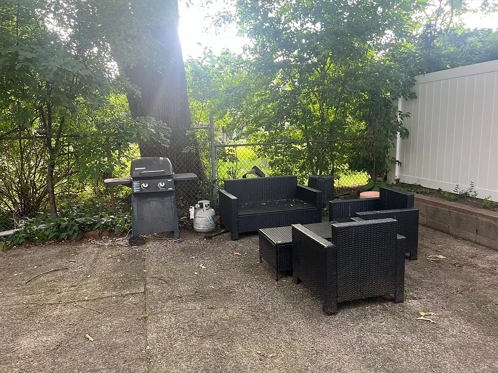 2 bed, 1.0 bath, 1355 sqft, $2,700 — Photo 3