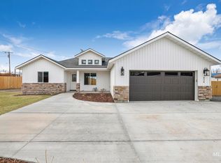 828 Adell Ave, Filer, ID 83328