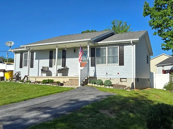 24 Magnolia Ter, Martinsburg, WV 25404
