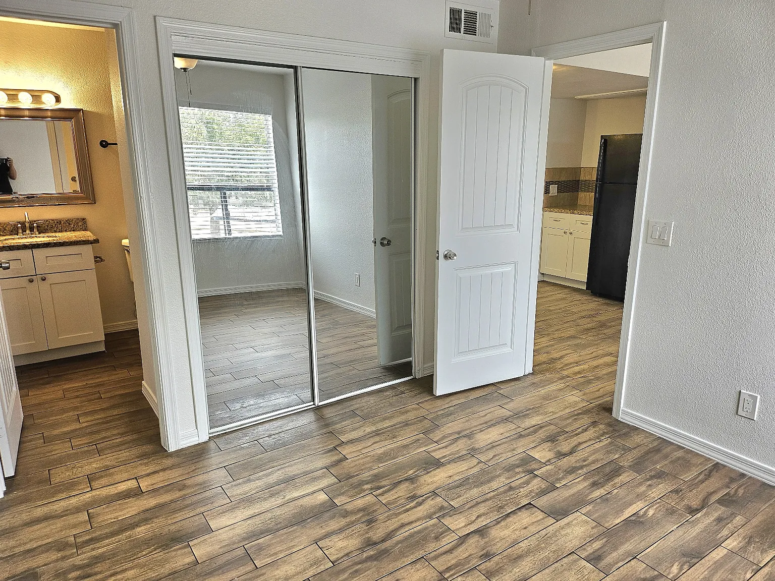 1 bed, 700 sqft, $845 — Photo 2