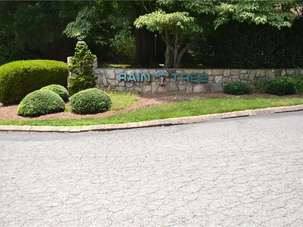 208 Driftwood Ln, Winston Salem, NC 27104