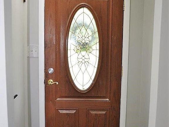 5th image of 748 Hoffman Dr