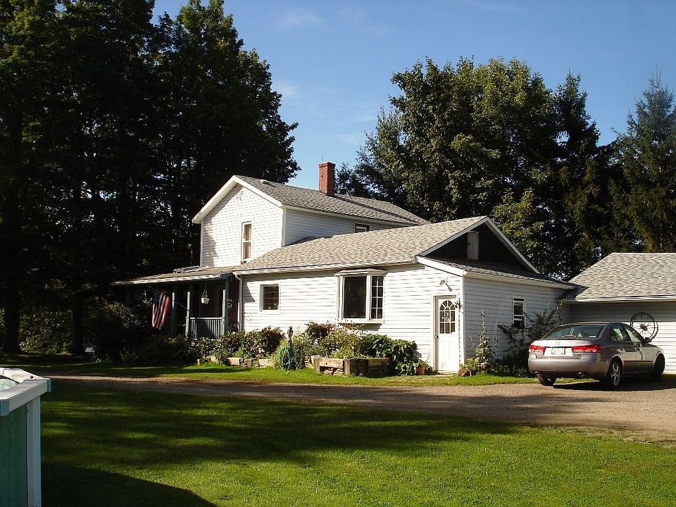 view from the side/back of yard 