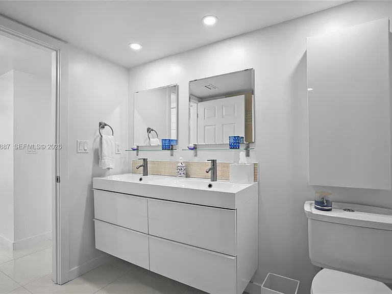 529 E Sheridan St #307 — Photo 24