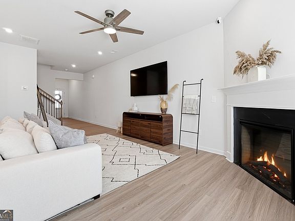 5th image of 22 Felton Walk SE