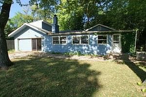 4th image of 74 W Sylvan Dr
