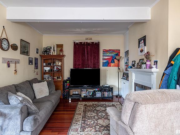 3rd image of 818 S 6th St