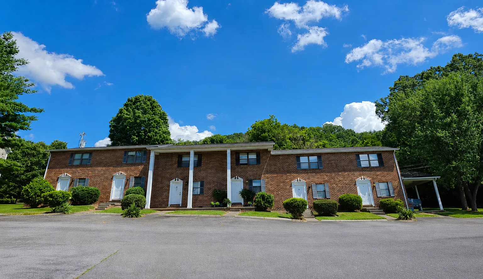 Arrowhead Apartments — Photo 2