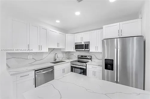 2802 SW 128th Way Photo 1