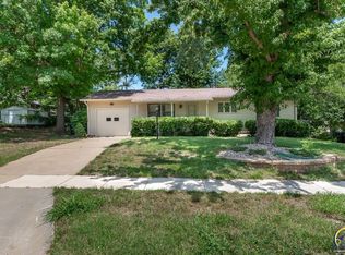 3310 SW 31st St, Topeka, KS 66614