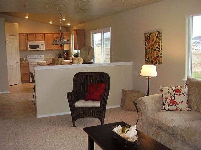 2nd image of 255 E Kelleher St