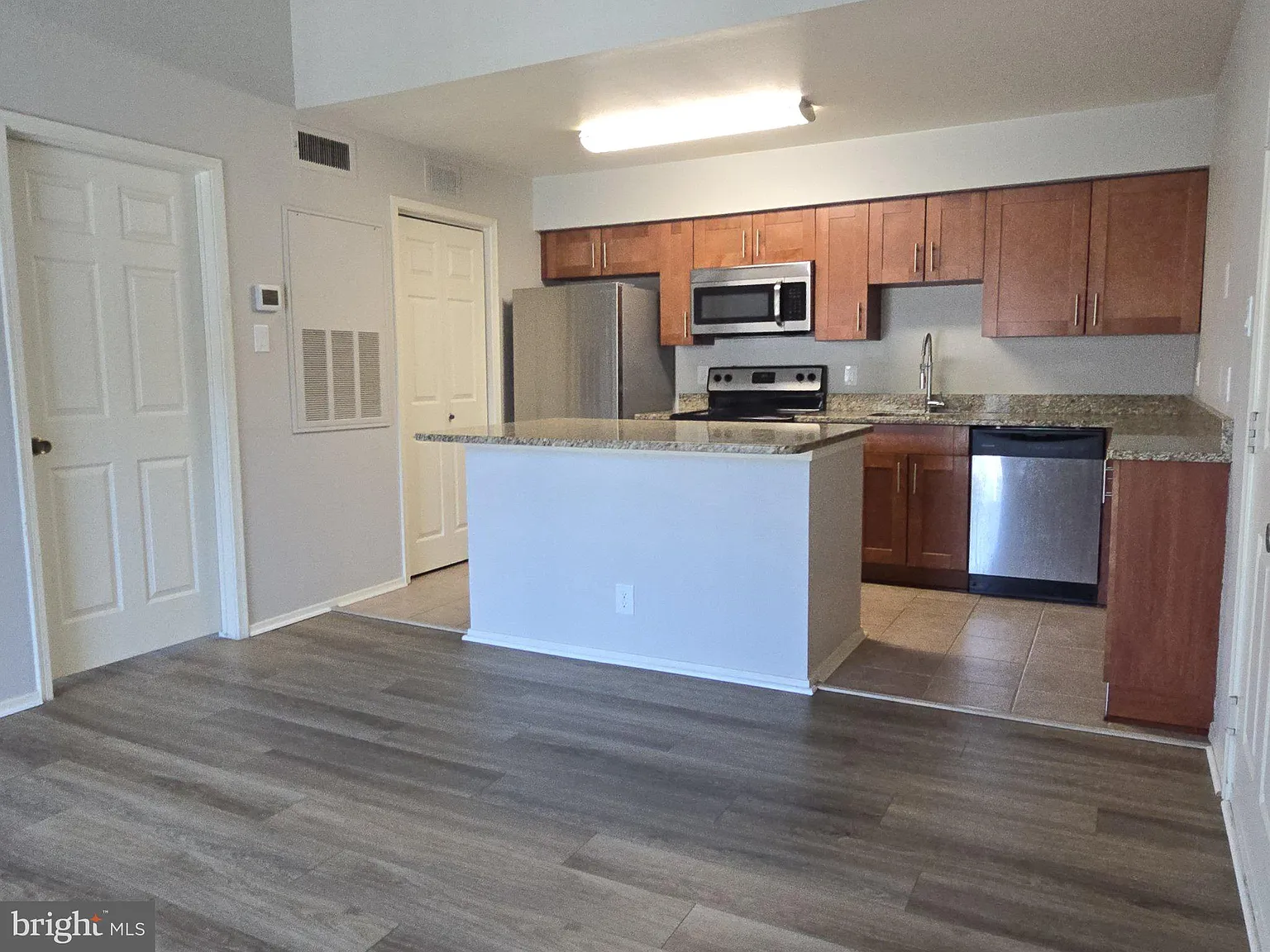 1 bed, 1.0 bath, 530 sqft, $1,800 — Photo 2