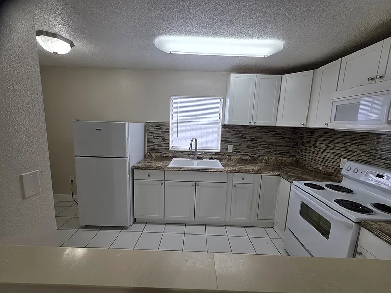 Greenbriar Apartments — Photo 15
