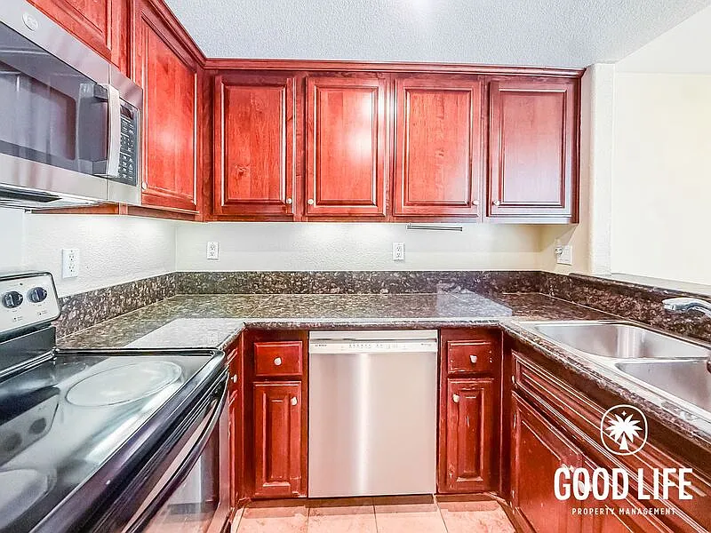2 bed, 2.5 bath, 1100 sqft, $3,300 — Photo 3
