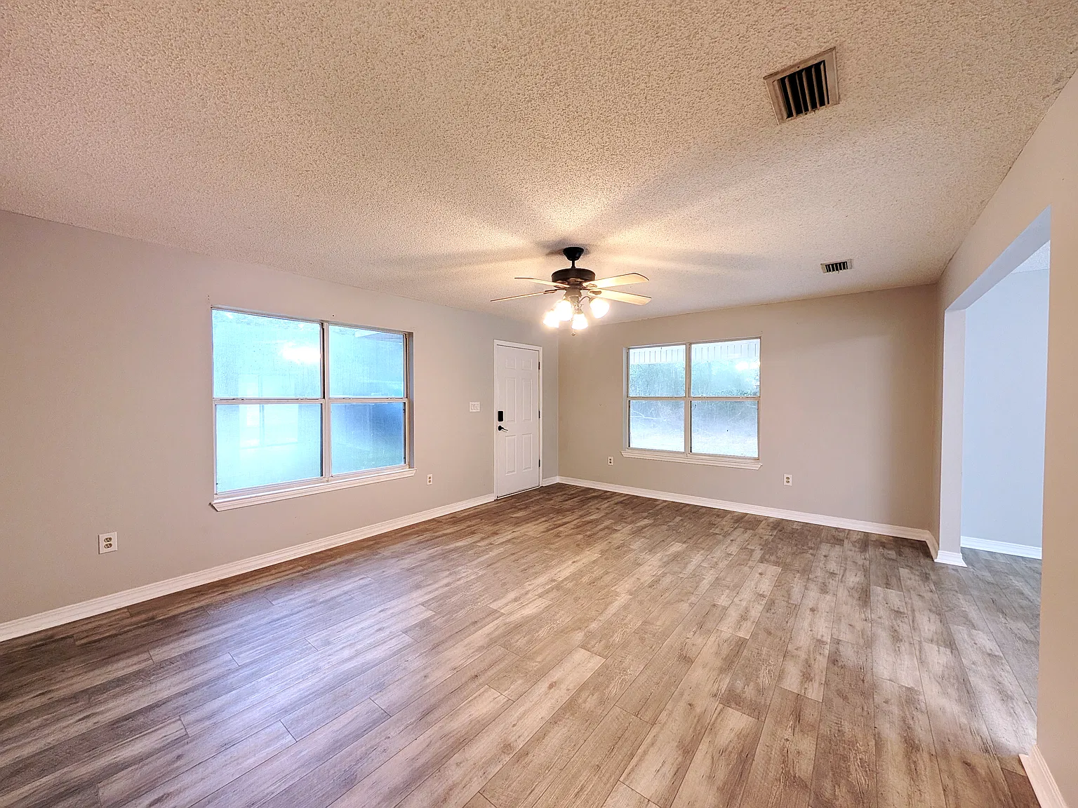 3 bed, 1310 sqft, $1,500 — Photo 3