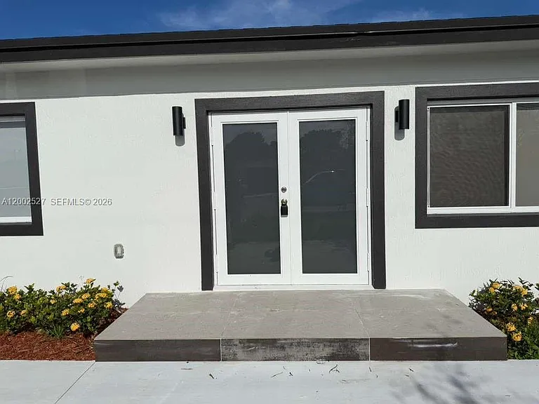 831 SE 9th Ave — Photo 2