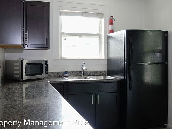 5th image of 1107 Wyandotte Ave
