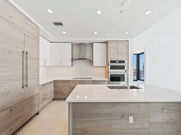 301 1st St S #1704, Saint Petersburg, FL 33701