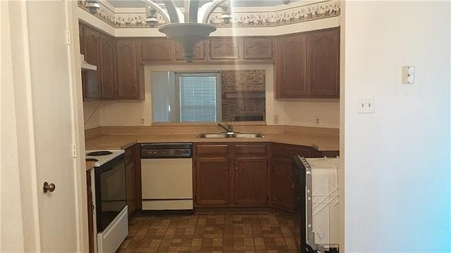 2nd image of 910 Cedar Run Dr