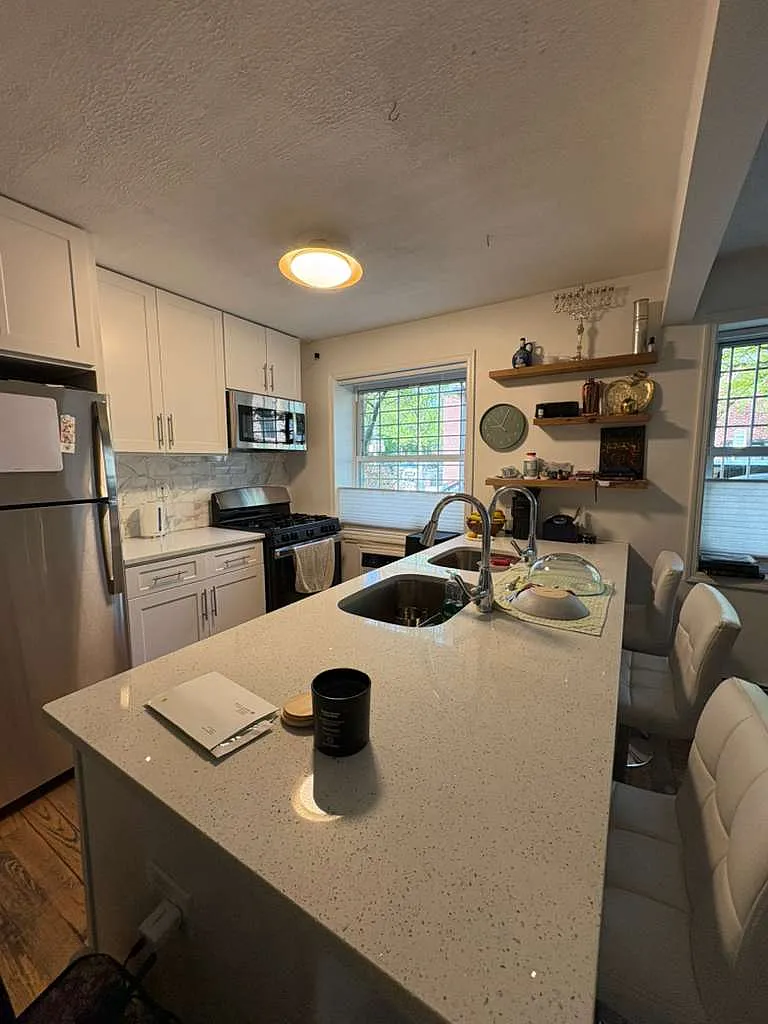 Building Photo - 245 Tompkins Ave #1