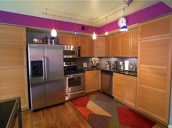 4th image of 443 W 10th St