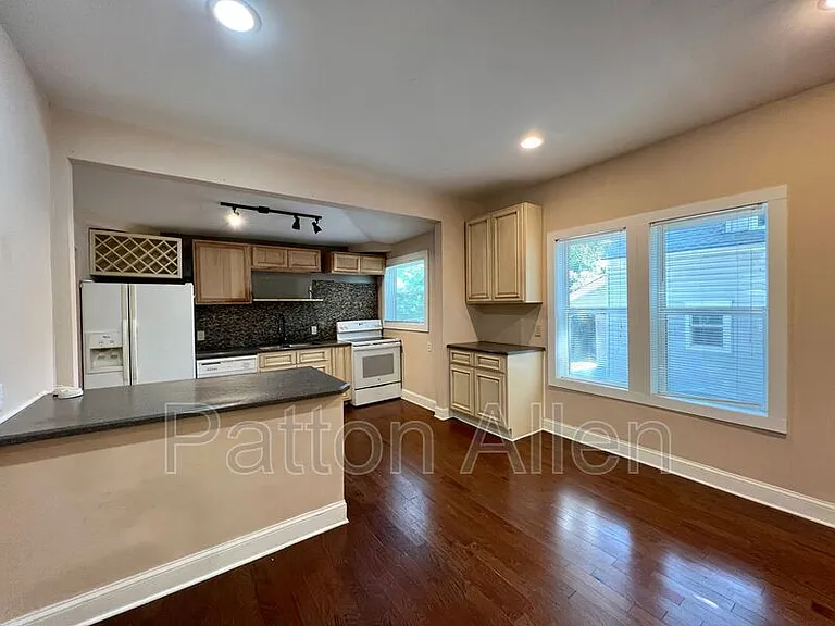 114 Clingman Ave — Photo 4