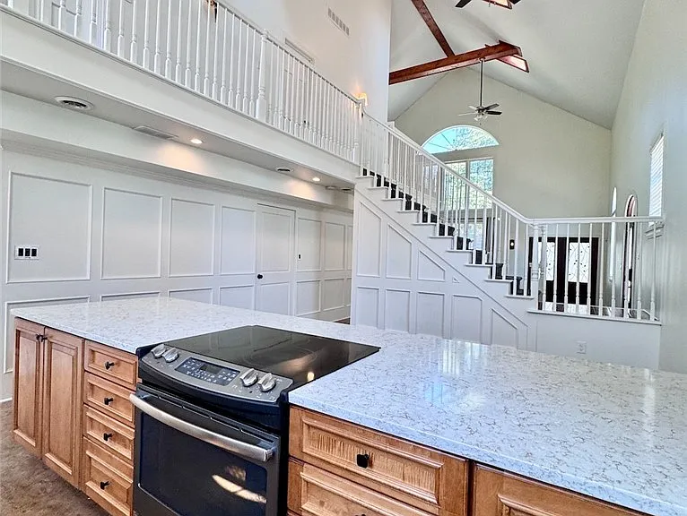 762 Columbus Pkwy — Photo 11