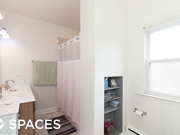 3rd image of 1110 W Newport Ave #Untch