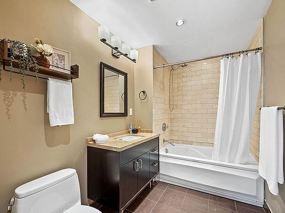 5th image of 194 Meserole St APT 1A