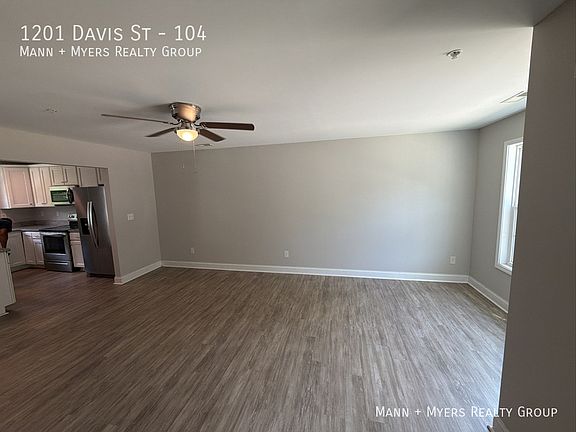 4th image of 1201 Davis St #104