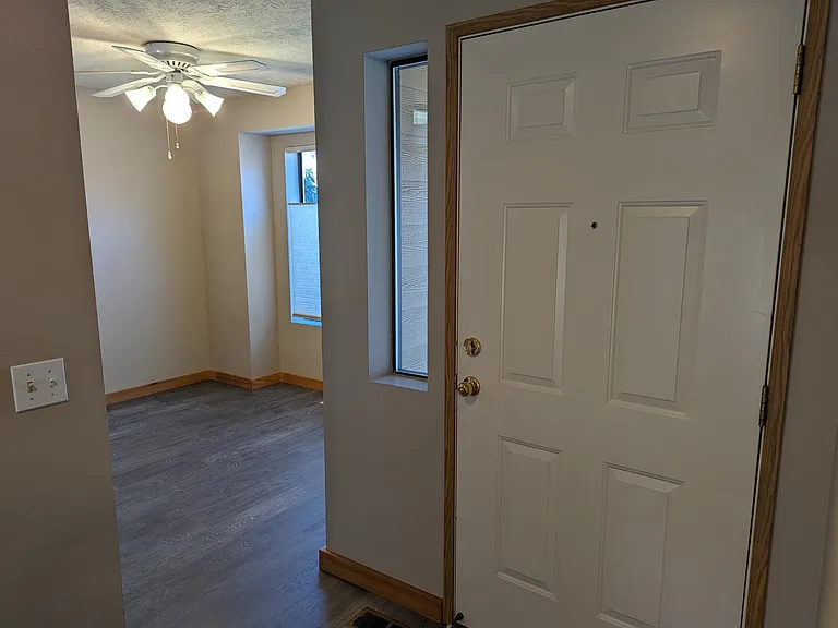 815 Sieverkropp Dr — Photo 2