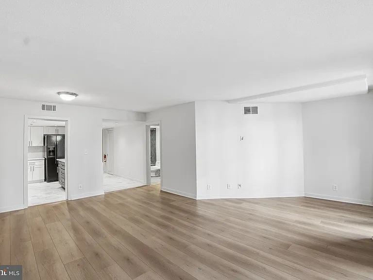 1099 22nd St NW #106 — Photo 12