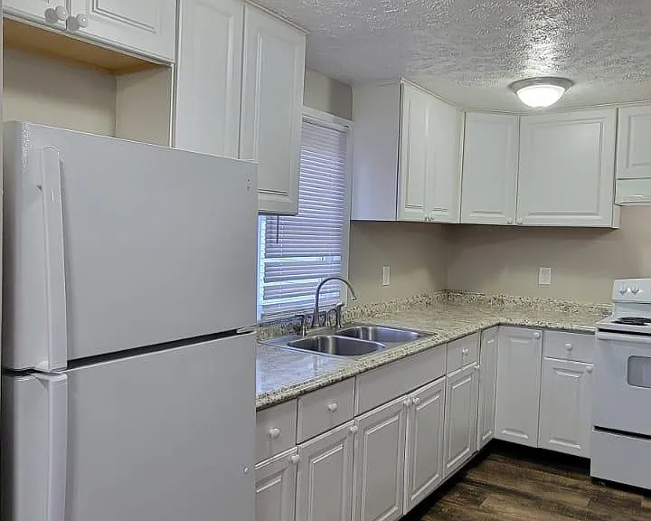 951 W Florence Ave — Photo 13
