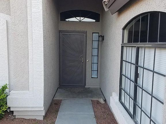 2nd image of 1519 E Vaughn Ave