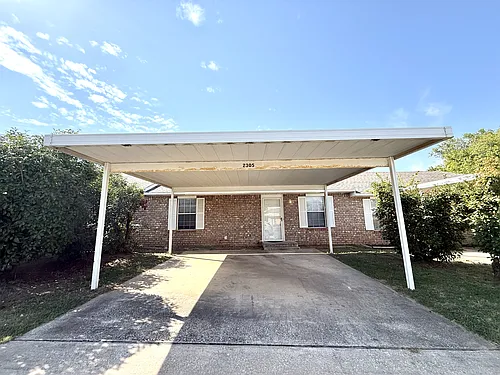 2305 Cimmaron Dr Photo 1
