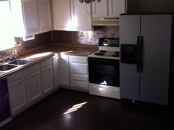EAT IN KITCHEN