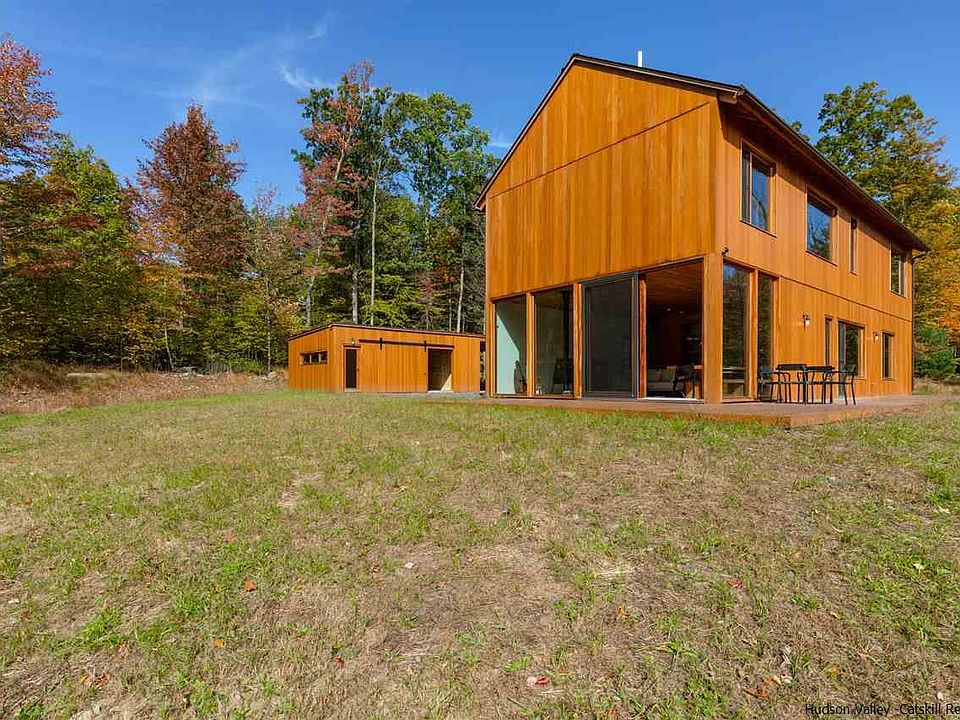 1st image of 13 Blue Spruce Ln