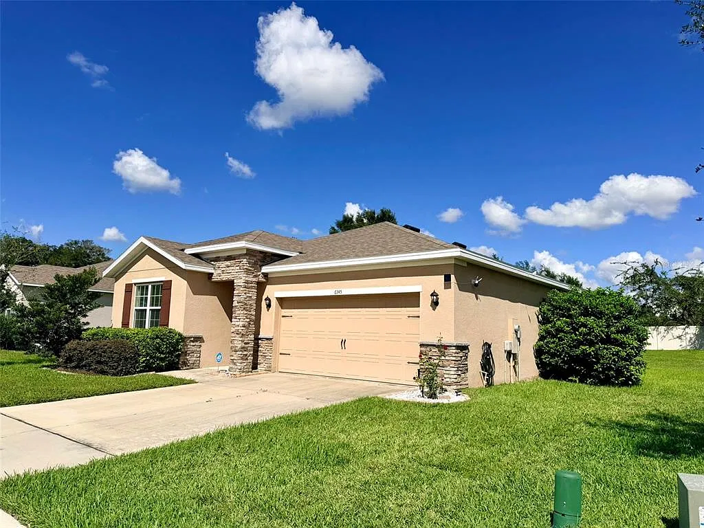 3 bed, 2.0 bath, 1813 sqft, $2,149 — Photo 1