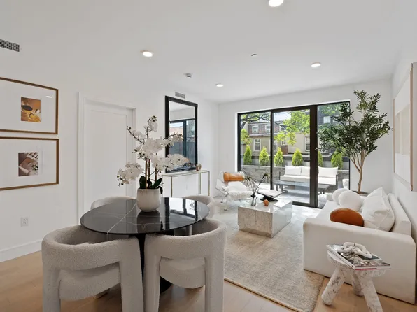 139 Christopher Columbus Drive image 3 of 33