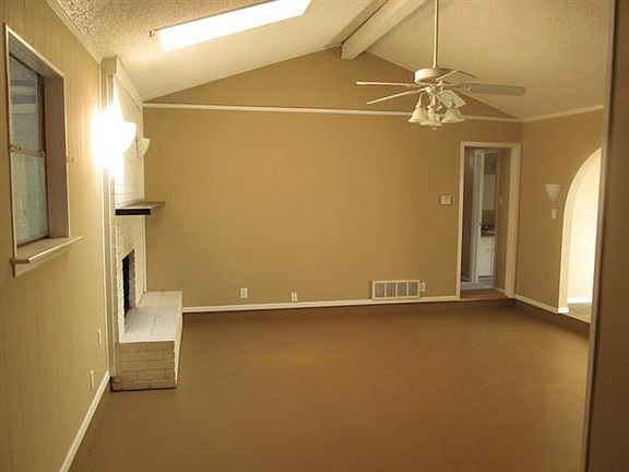 3rd image of 528 Navajo Dr