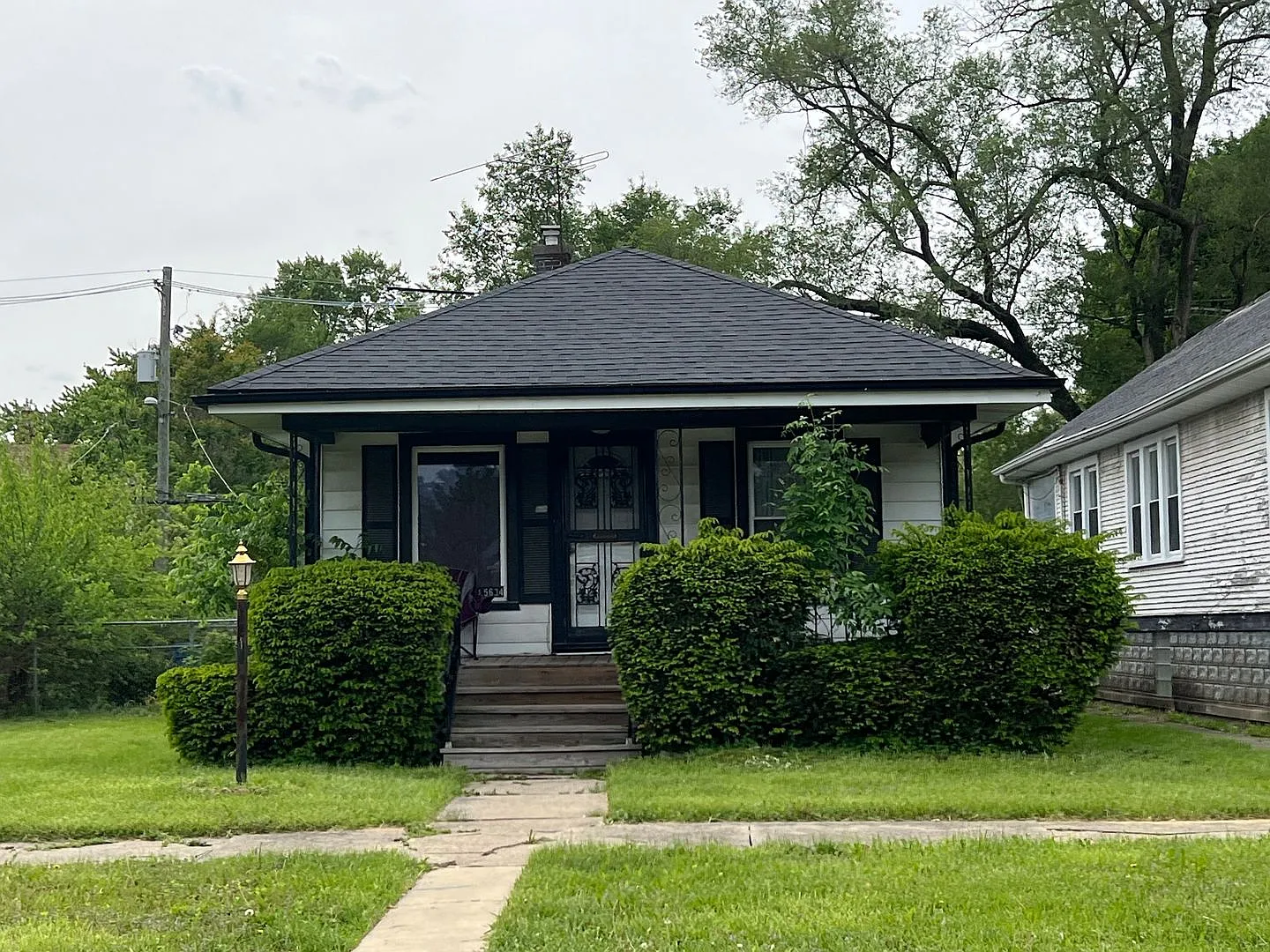 15634 Ashland Ave photo 1