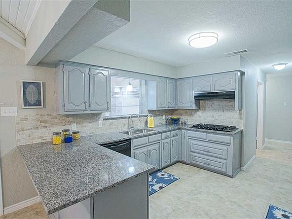 5th image of 932 Forest Glen Dr