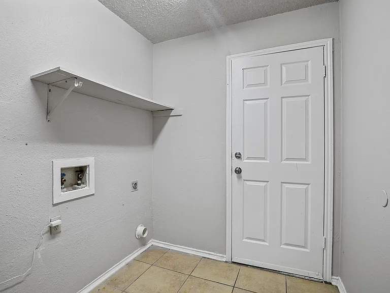 135 Prairie Creek Cir — Photo 9
